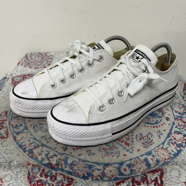 컨버스 척테일러 리프트 캔버스 로우 스니커즈 245 E01468