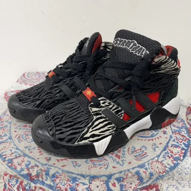 아디다스 스트리트볼 농구화 스니커즈 235 E01513