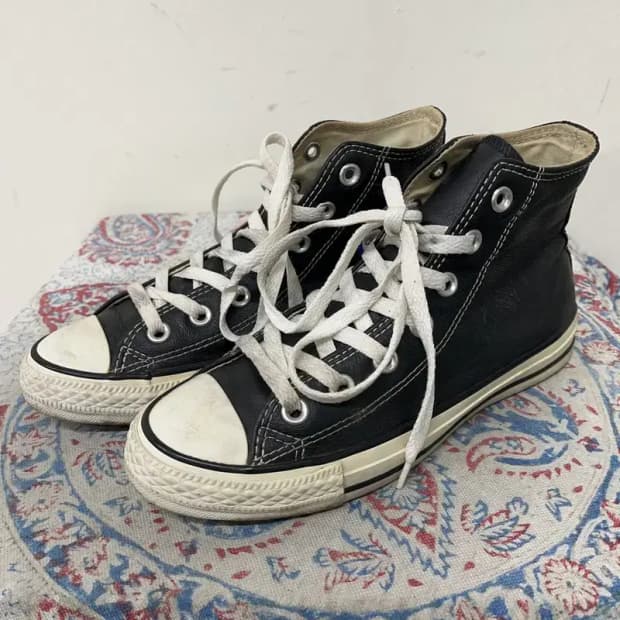 컨버스 척 테일러 올스타 하이 레더 블랙 스니커즈 235 E01718