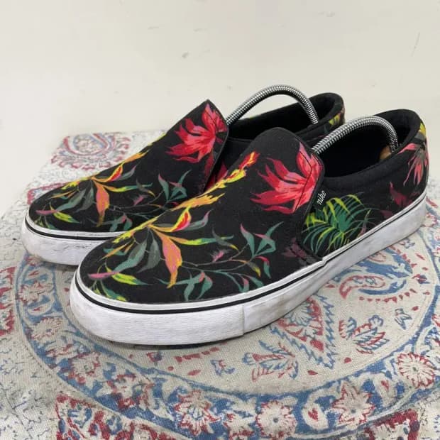 나이키 코트로얄 AC 슬립온 플라워 스니커즈 275 E01735