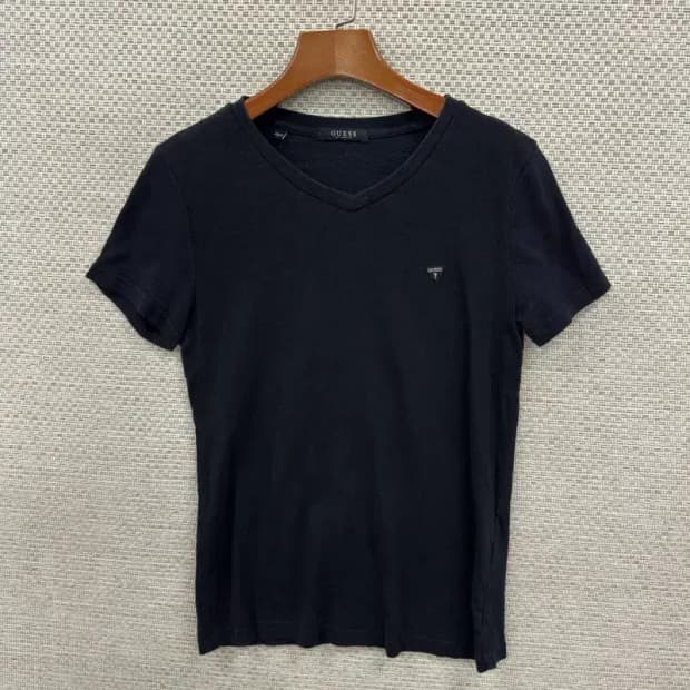 게스 블랙 캐주얼 여자 브이넥 반팔티 85 D06378
