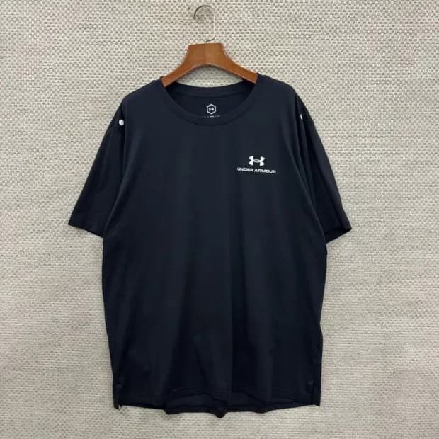 언더아머로고 운동 기능성 반팔티 105 D06750