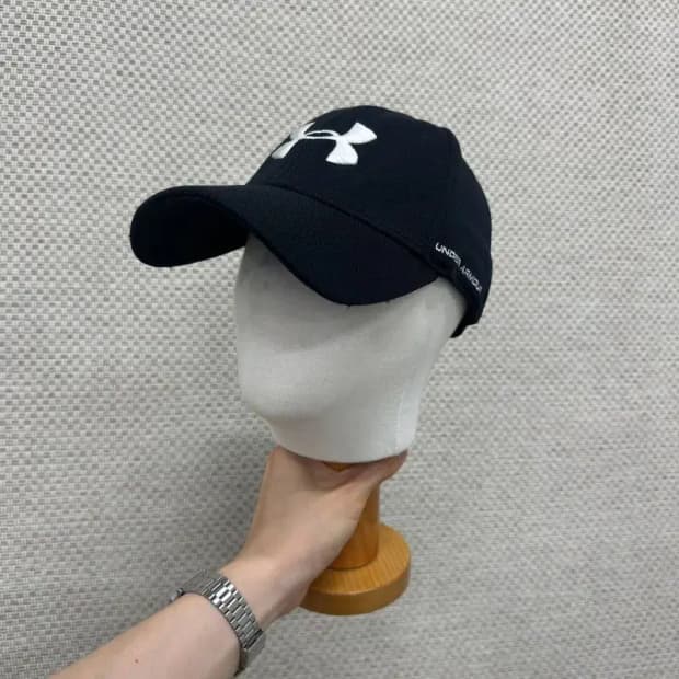 언더아머 블랙 볼캡 모자 D07054