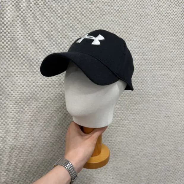 언더아머 블랙 클래식핏 볼캡 운동 모자 D07146