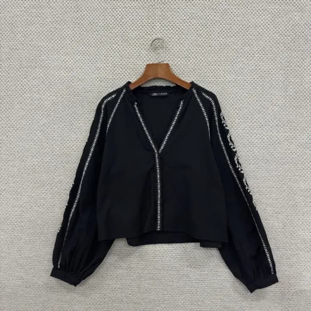 자라 ZARA 자수 크롭 브이넥 블라우스 90 D07600