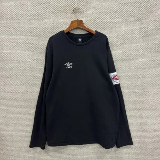 엄브로 블랙 오버핏 패치 긴팔티 롱슬리브 105 D07661