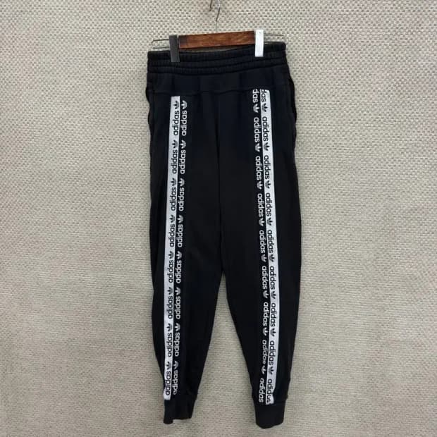 아디다스 블랙 사이드라인 조거팬츠 S D08055