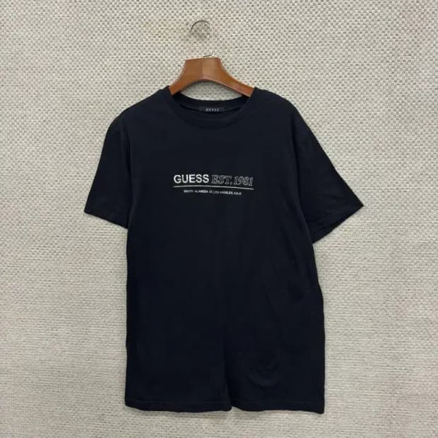게스 캐주얼 블랙 빅로고 반팔티 95 D08031