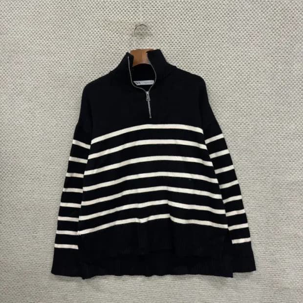 자라 ZARA 블랙 스트라이프 여자 반집업 반폴라 니트 95 D10633