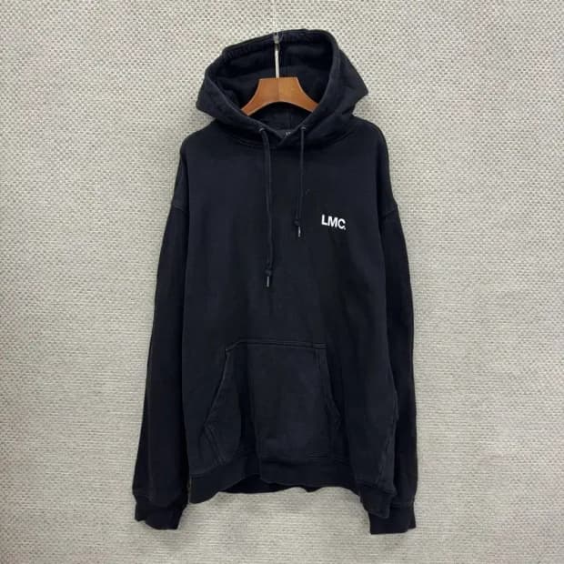 LMC 블랙 프린팅 약기모 오버핏 후드티 105 D10889