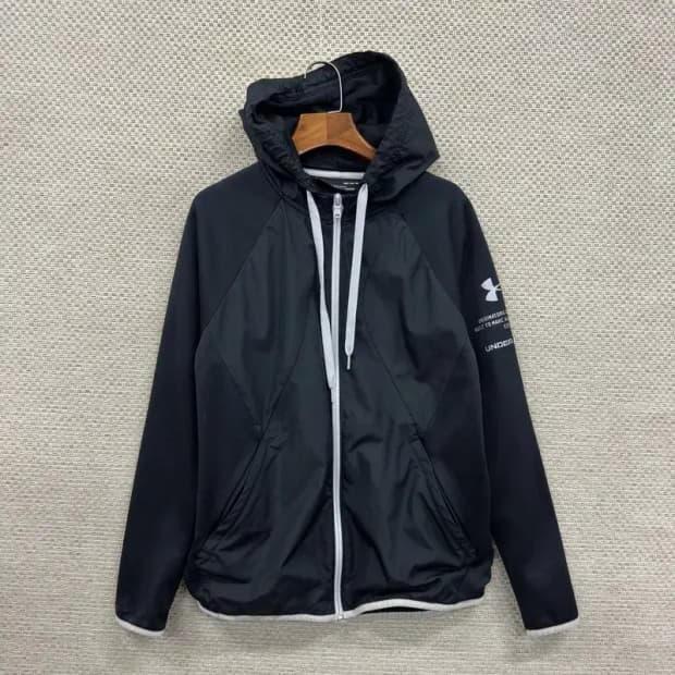 언더아머 런닝 블랙 바람막이 95 D11919
