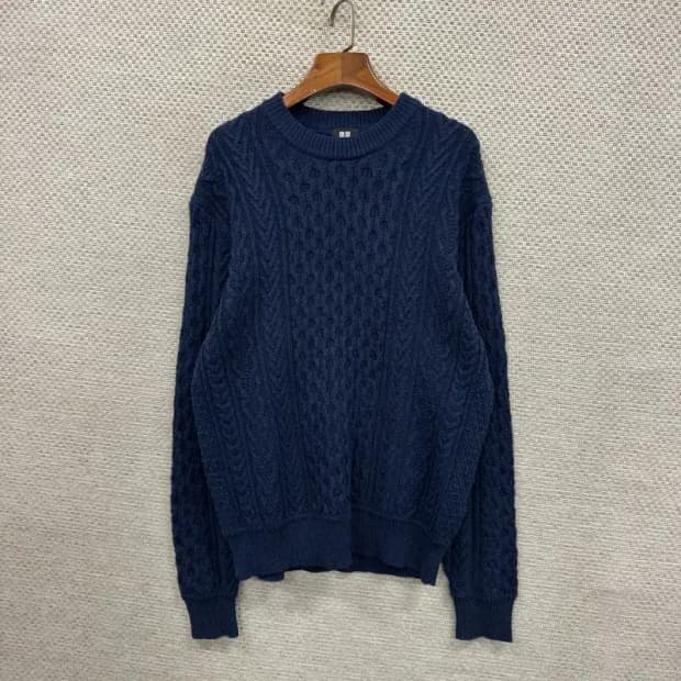 유니클로 캐쥬얼 라운드넥 꽈베기 긴팔 니트 100 D12168