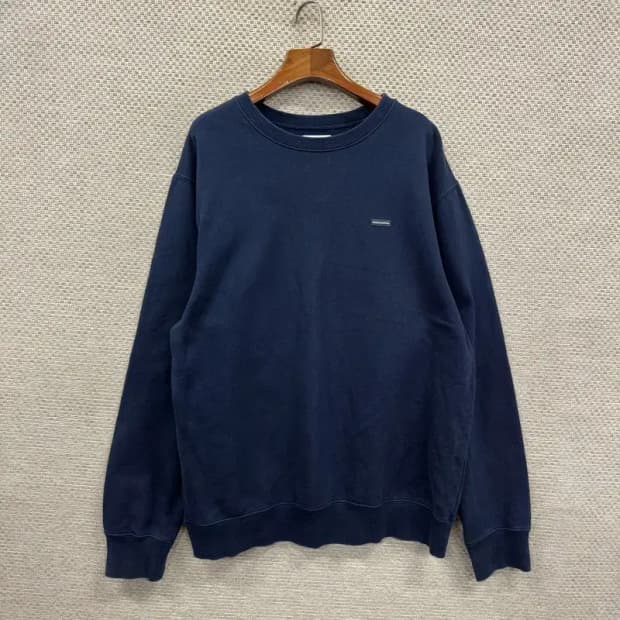 디스이즈네버댓 캐쥬얼 자수로고 네이비 맨투맨 100 A00009