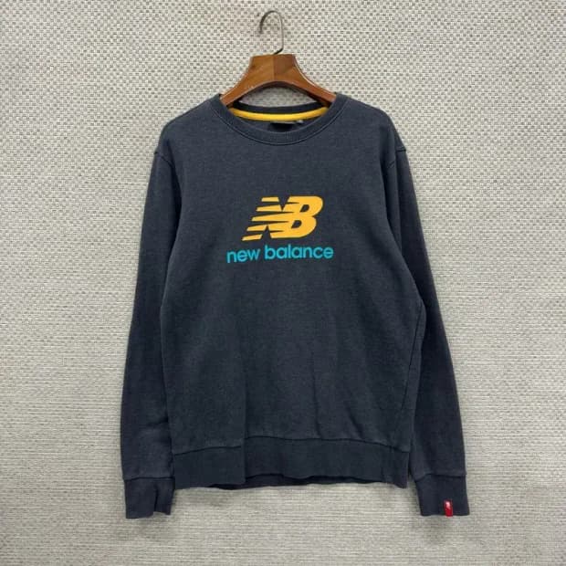 뉴발란스 캐쥬얼 프린팅로고 맨투맨 95 A00334