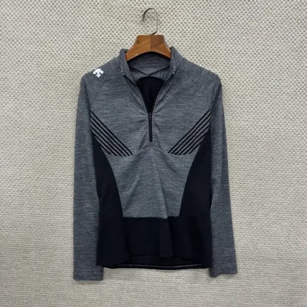 데상트 아웃도어 등산 반집업 기능성 긴팔 티 90 A00426