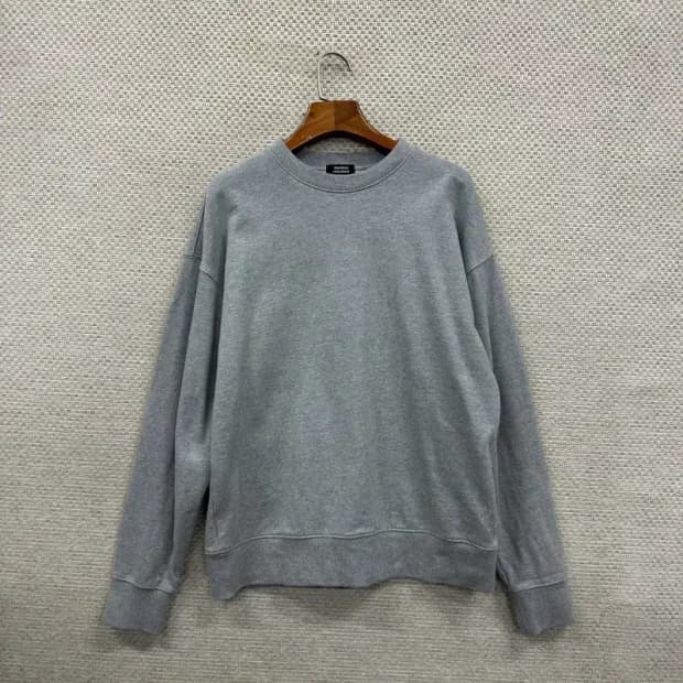 무신사스탠다드 캐주얼 무지 오버핏 스웻셔츠 맨투맨 S A00909