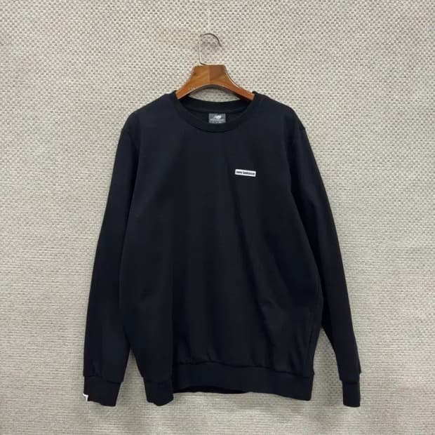 뉴발란스 캐주얼 패치로고 스웻셔츠 맨투맨 100 A00977