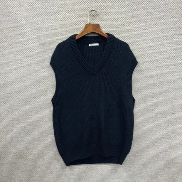 자라 ZARA 캐주얼 브이넥 니트 조끼 M A02536