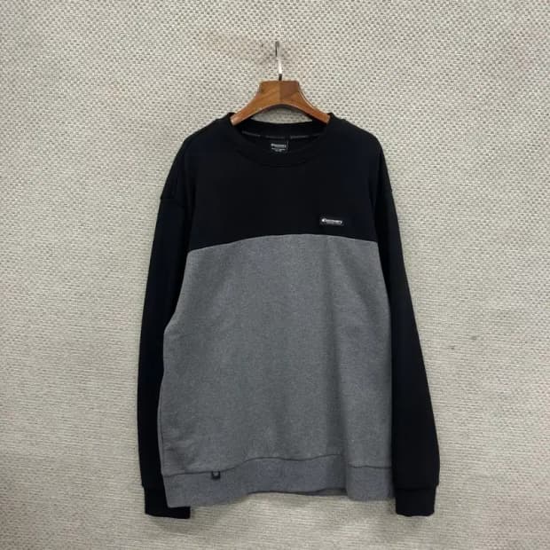 디스커버리 캐주얼 패치로고 스웻셔츠 맨투맨 100 A02857