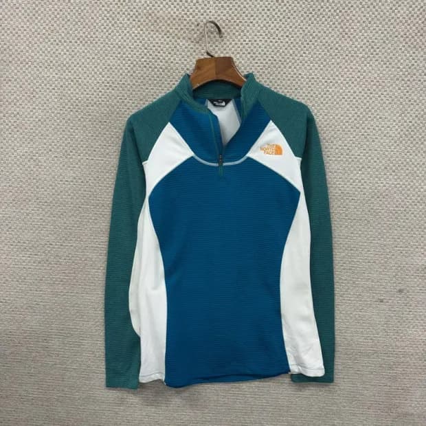 캘빈클라인 아웃도어 자수로고 반집업 긴팔티 85 A03022