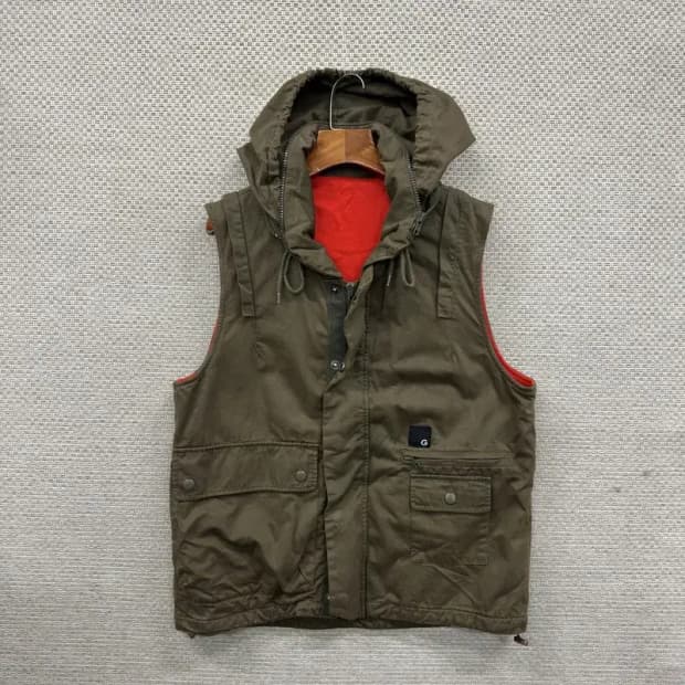 게스 캐주얼 자수로고 후드 조끼 베스트 XL A03735