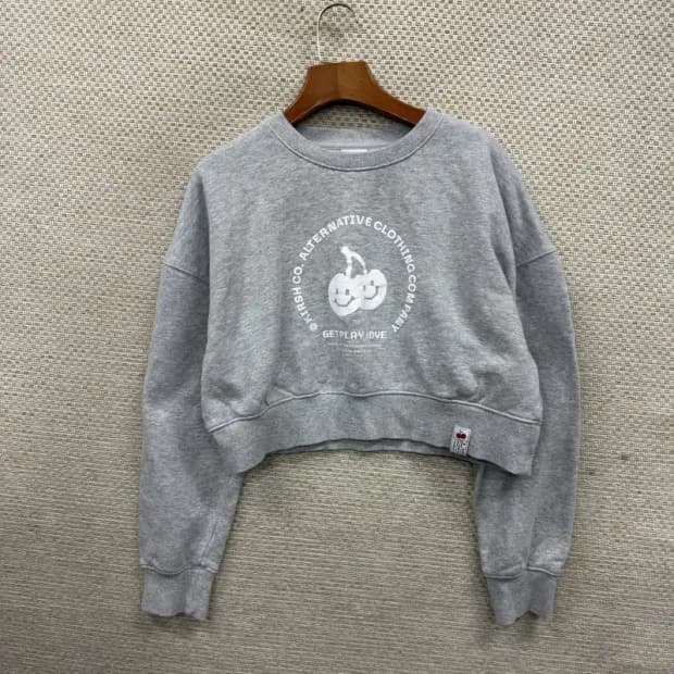 키르시 캐주얼 프린팅로고 크롭 스웻셔츠 맨투맨 1 A04861