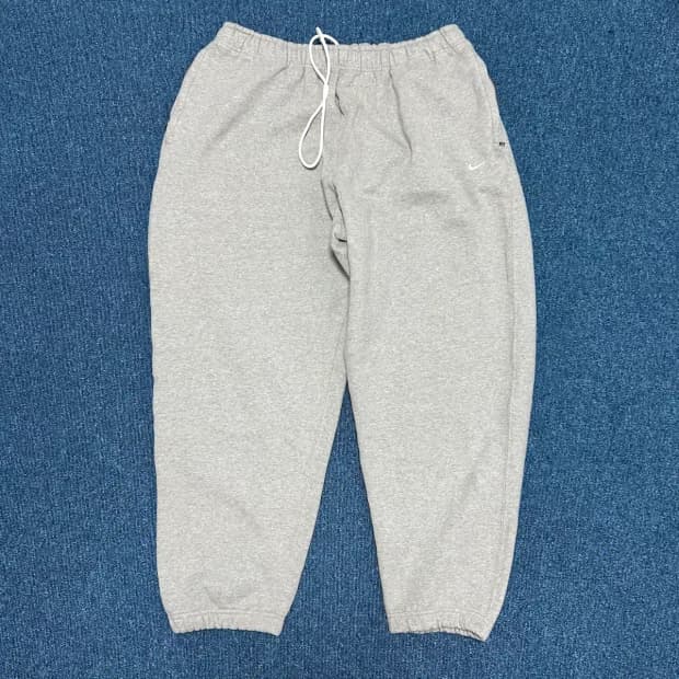 나이키 솔로스우시 플리스팬츠 cw5460-063