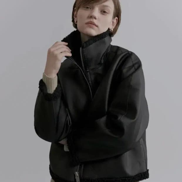 몽돌 미니멀 레더 무스탕