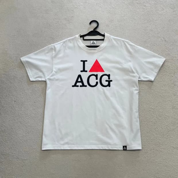 나이키 ACG 반팔티 100 하트 NRG