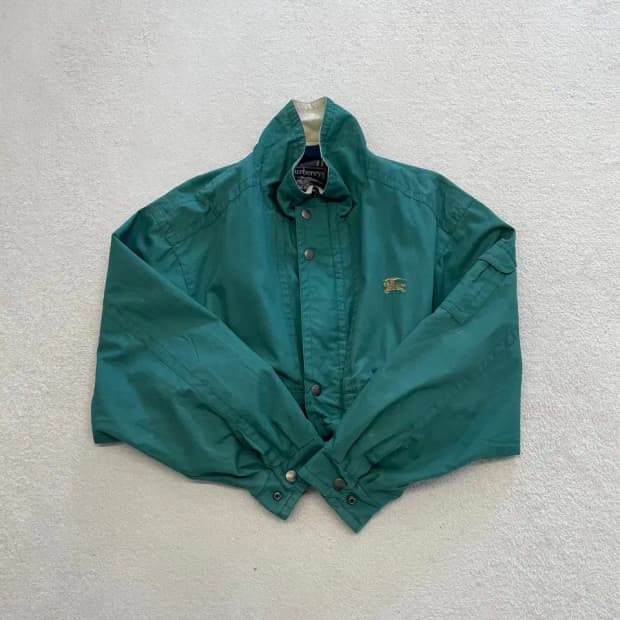 버버리 여성 크롭 리메이크 자켓 올드스쿨