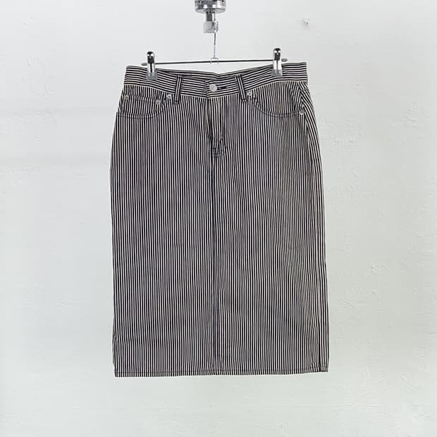 리바이스 화이트 블랙 스트라이프 데님 미디 스커트