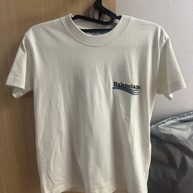 발렌시아가 반팔 티셔츠