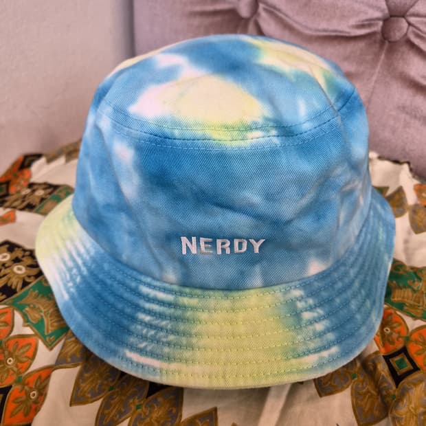 널디 nerdy 타이다이 버킷햇