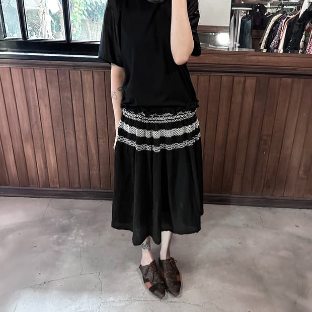 ME ISSEY MIYAKE smoked flare skirt