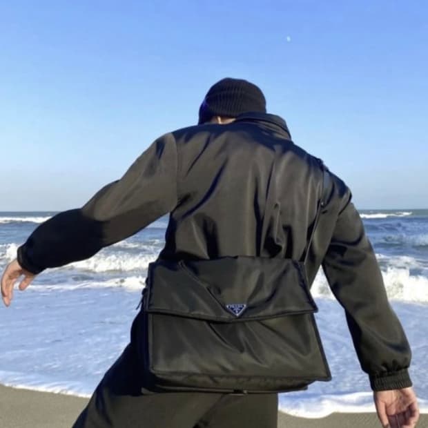 [S급/25년식] 프라다 리나일론 패딩 숄더백 라지 (맥북수납/NFC칩)