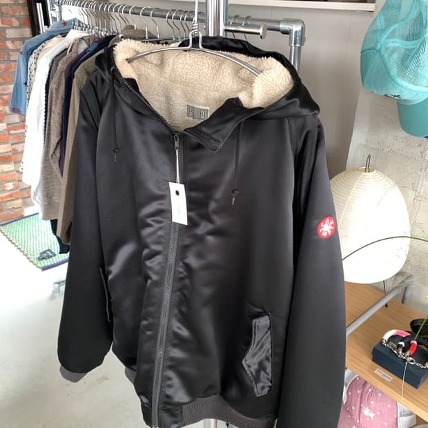 Cavempt 카브엠트 퍼 후디드 봄버 