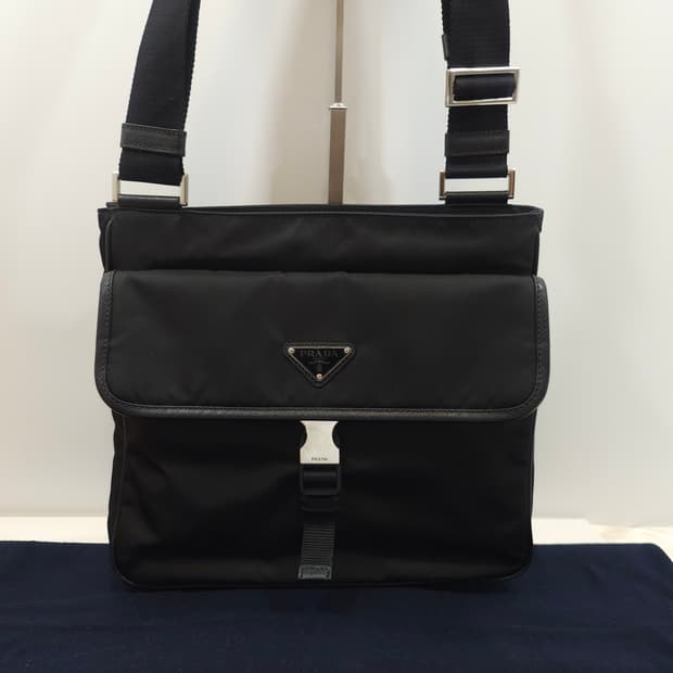 프라다 리나일론 및 사피아노 가죽 숄더백