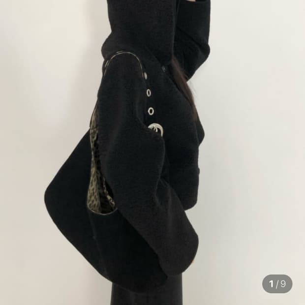 유프로젝트 yue project 베이킹 리버시블 무스탕 블랙 후드