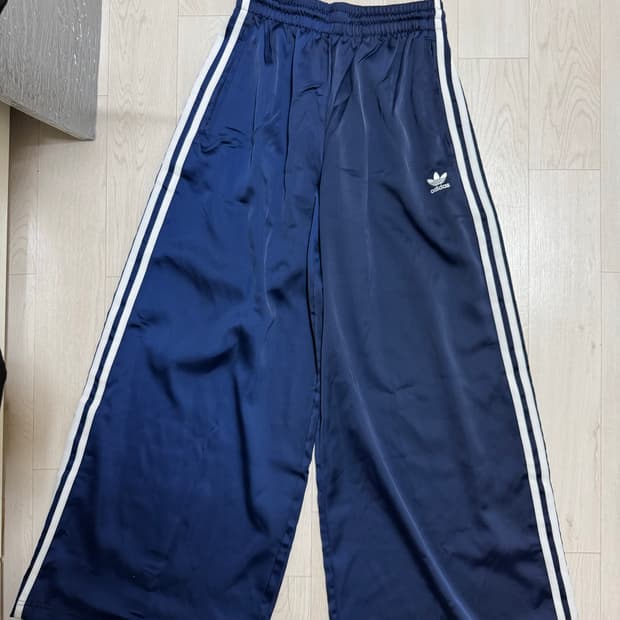 아디다스 새틴 와이드 팬츠 네이비32