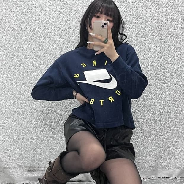 나이키 올드스쿨 레트로 스트릿 빅프린팅 크롭 맨투맨 S C11027