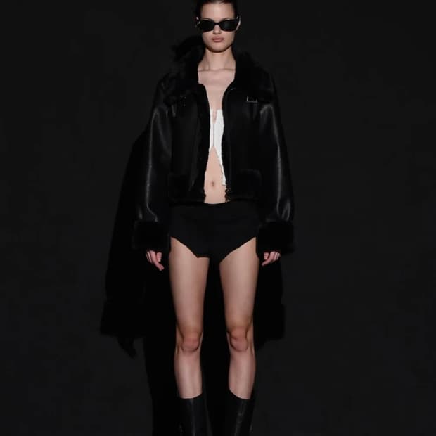 23W HIGH NECK SHORT MUSTANG IN BLACK