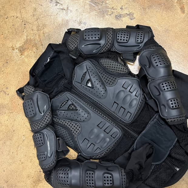 [정품] 블랙 오토바이 보호 조끼 바이크 상체 보호대 b10