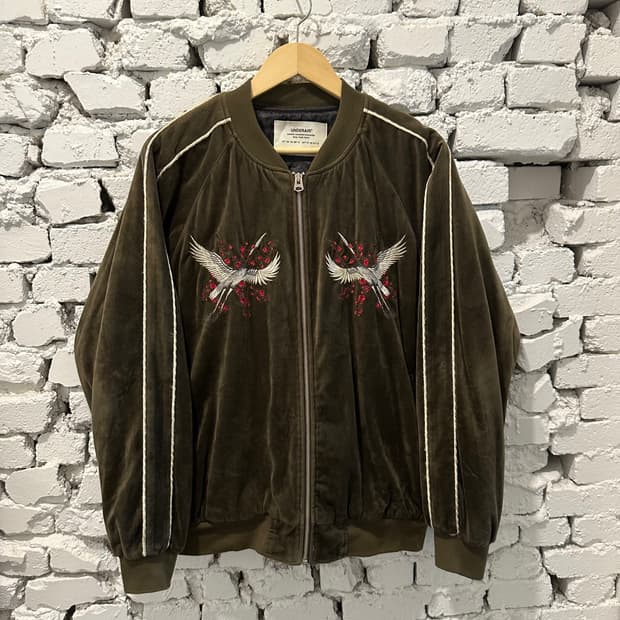 UNDERAIR 벨벳 자수 스카쟌 재킷