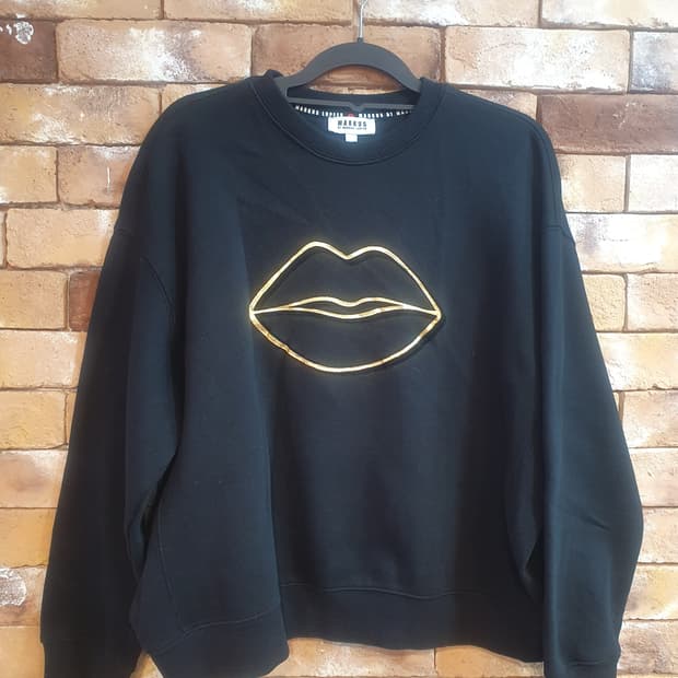 마커스루퍼 블랙 맨투맨