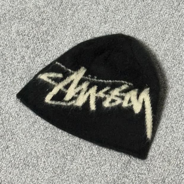 스투시 브러쉬드 비니 블랙