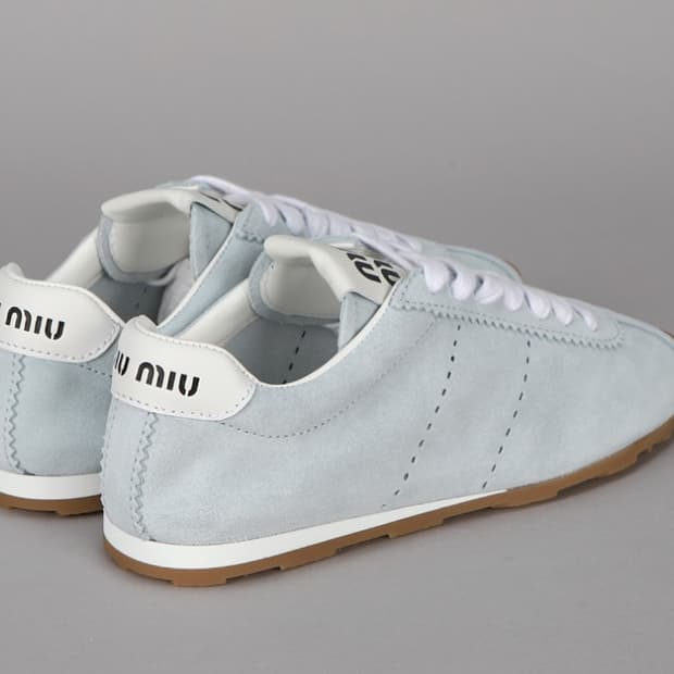 미우미우 Miu Miu 플룸 스웨이드 가죽 스니커즈