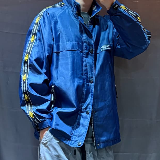 XL 엄브로 심볼로고 라인 블루 나일론 자켓