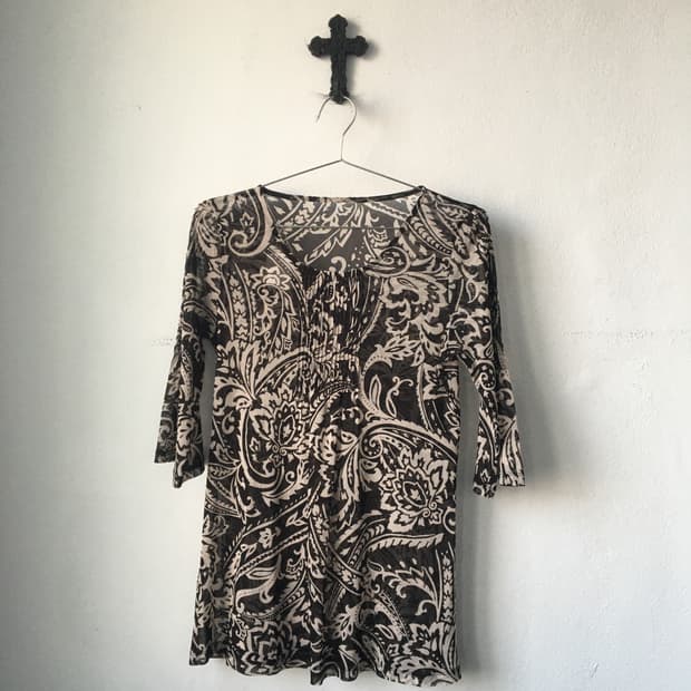 Ornament pattern mesh top