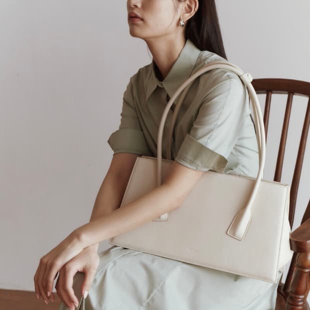 폴뉴아 보스턴백 크림플레인