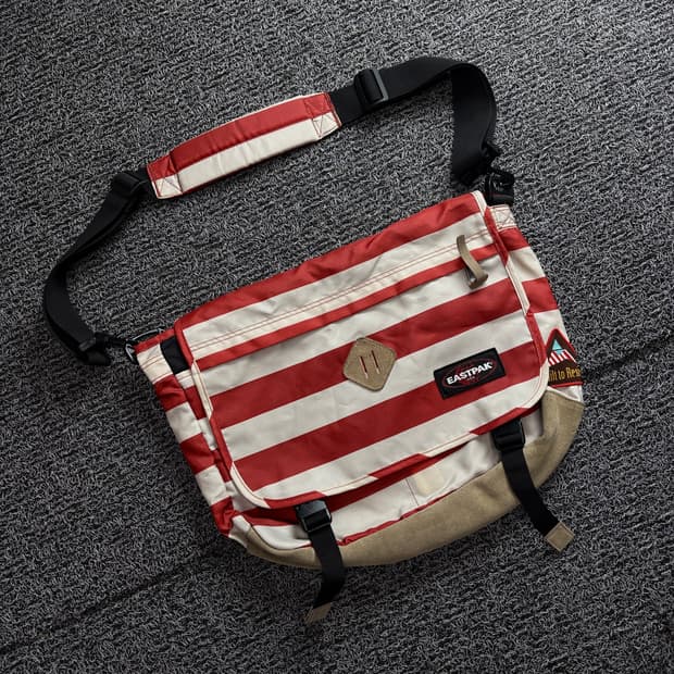 이스트팩 단가라 디테일 크로스 백 3744